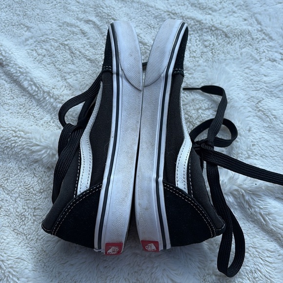 Vans Old Skool Black White Sneakers | Classic Low Tops | Worn Condition Youth 4 - Picture 3 of 9